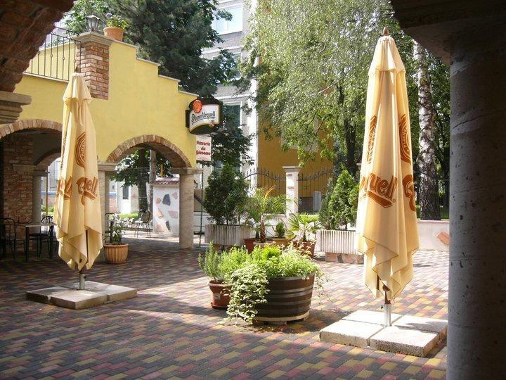 Penzion Da Giacomo Trencin Ngoại thất bức ảnh